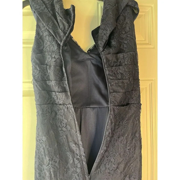 La Femme NEW Off-the-Shoulder Ruched Lace Gown in Navy Size 8 Women’s - Picture 8 of 10